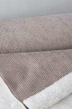 Kuschelfell-Breitcord Grau-Beige – Bild 3