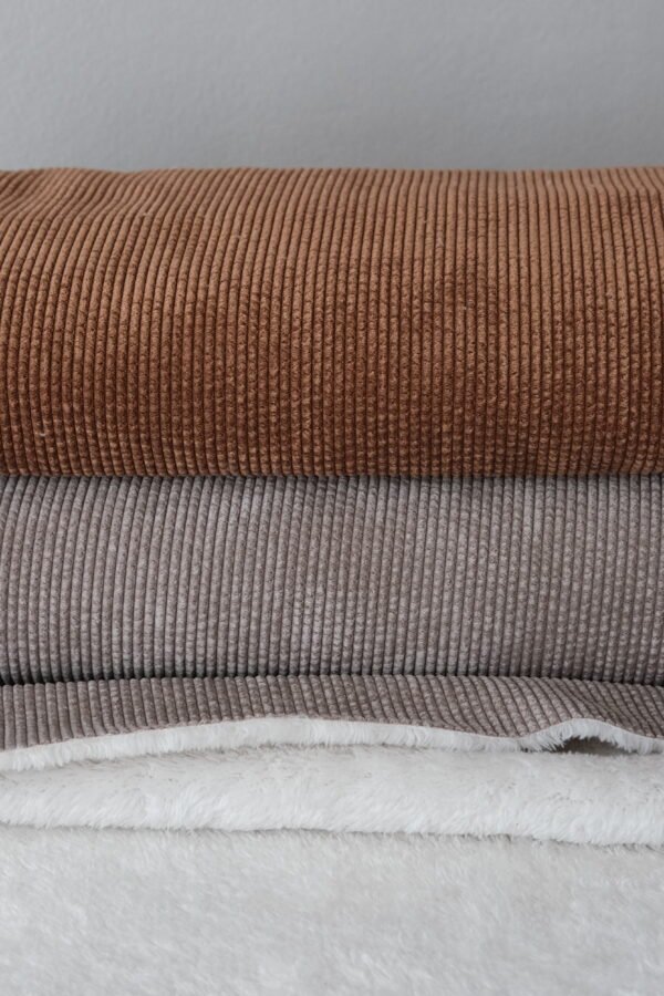 Kuschelfell-Breitcord Schokolade – Bild 4